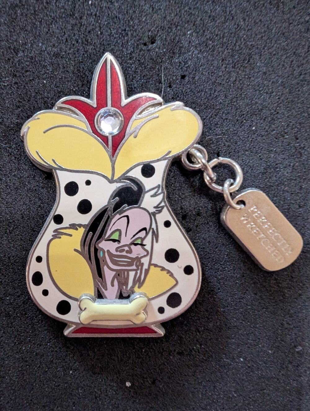 WDW Perfectly Wretched Cruella De Vil from 101 Dalmatians LE 3000 Disney Pin